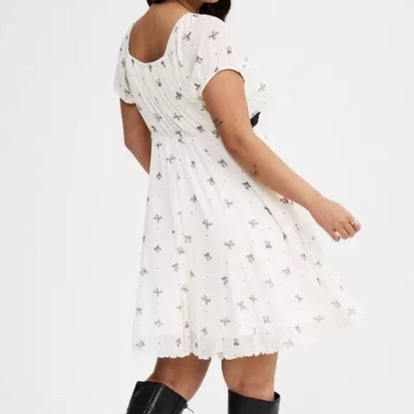 Torrid Mesh Babydoll Mini Dress Plus Sz 2 Lace Polka Dot & Bows Whisper White - Picture 2 of 14